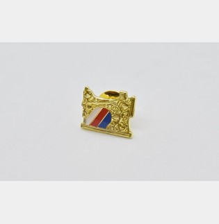 Děkovný odznak „Šicí stroj s národní trikolorou a lipovými ornamenty“