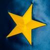 Detail vyšívané hvězdy vlajky EU