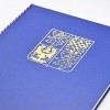 Detail zdobení úředních desek trikolórovou šňůrou a státním znakem ČR - tmavě modrá barva