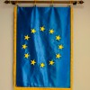 Saténová vlajka EU na hrazdě