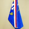 Praporová stuha vyvěšena na slavnostní obecní vlajce